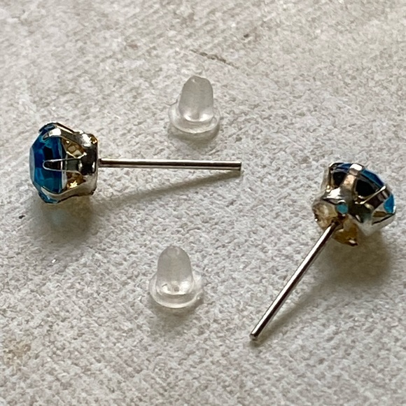 ๐Sale ๐2 for $10 NWOT December birthstone bright light blue post earrings - Picture 4 of 4